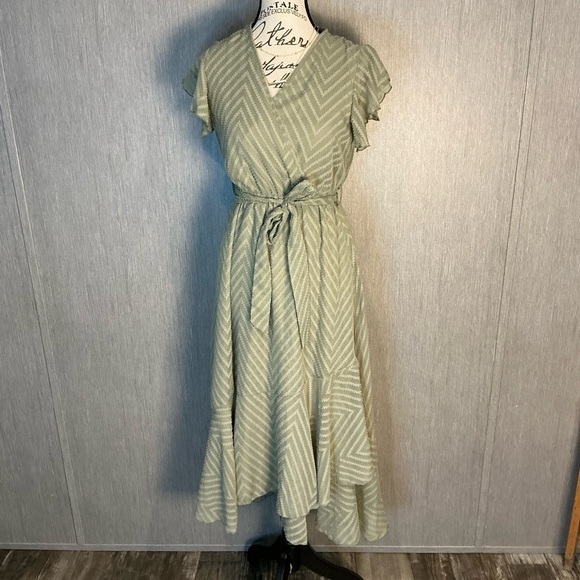 skue Dresses & Skirts - Chic Sage Striped High Low Dress Size XS